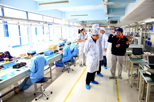 西安市机械冶金建材工会李主任西安市职教联合会方主任一行来我司考察